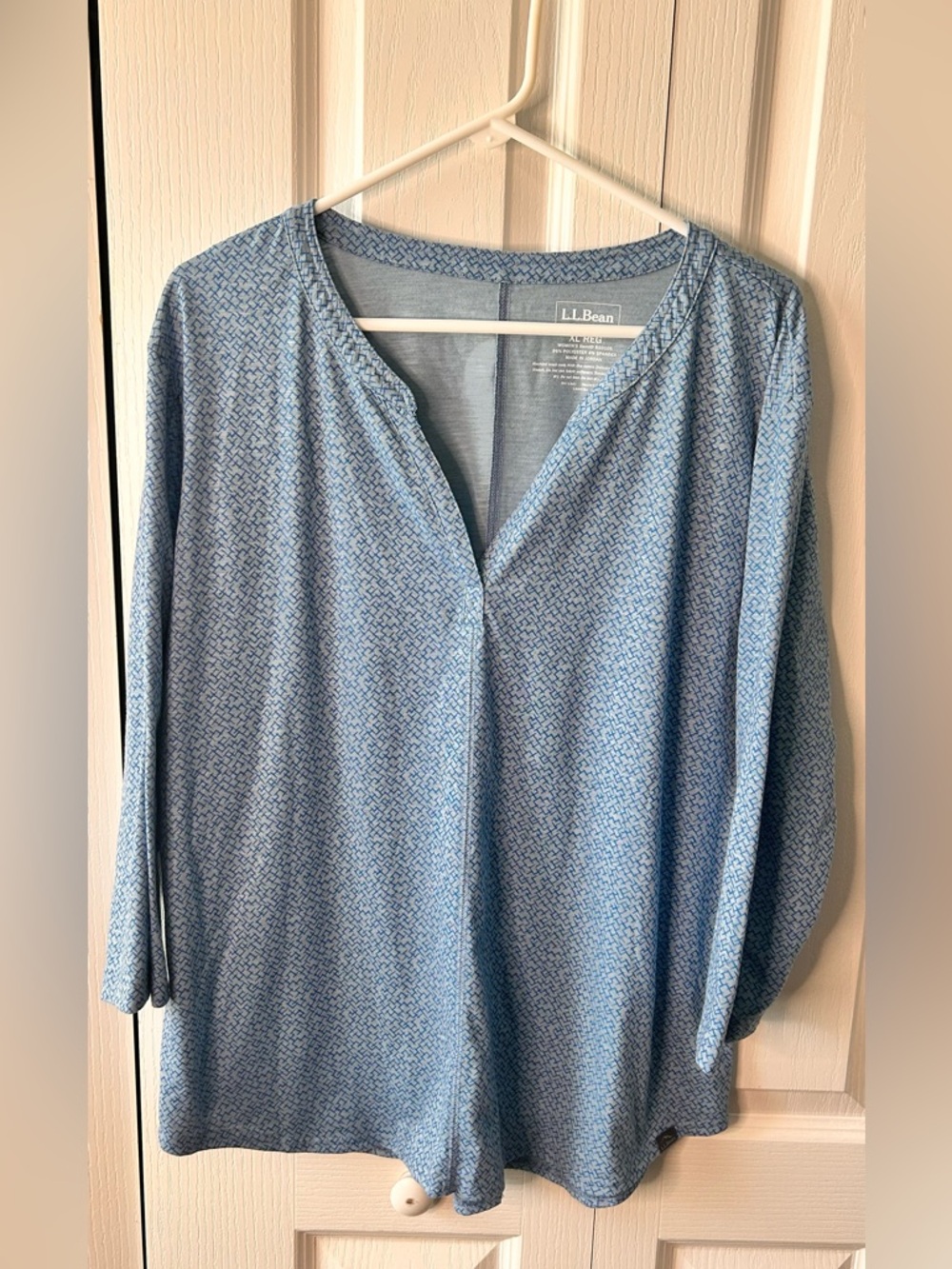 L.L. Bean Women's XL Light Blue Micro-Pattern Split Neck Quarter Sleeve Blouse